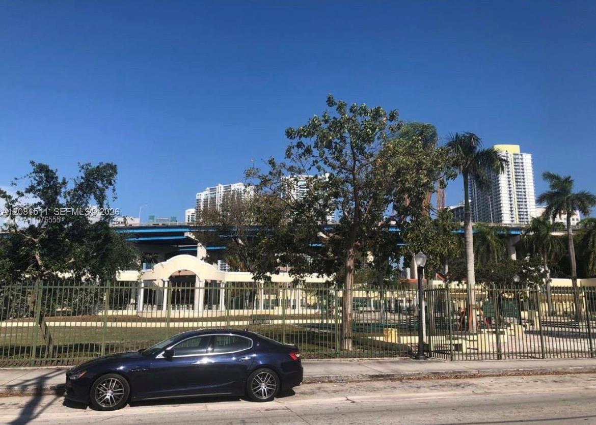 318 SW 4th Ave # 1, Miami FL 33130 photo 3
