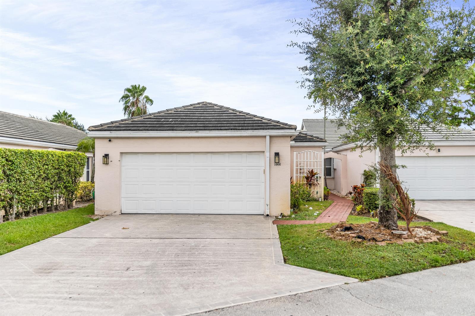 1066 Island Manor Drive, FL 33413 photo 2