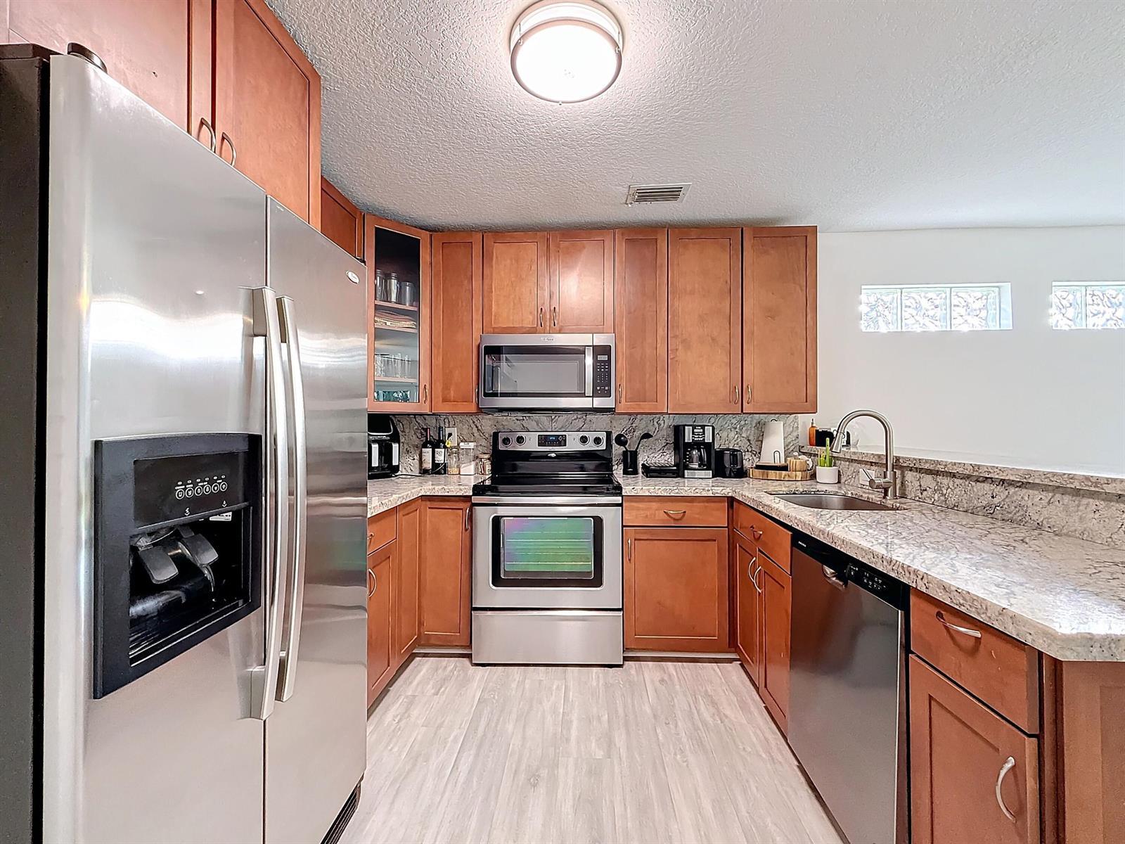 3123 Sunset Circle, Margate FL 33063 photo 4