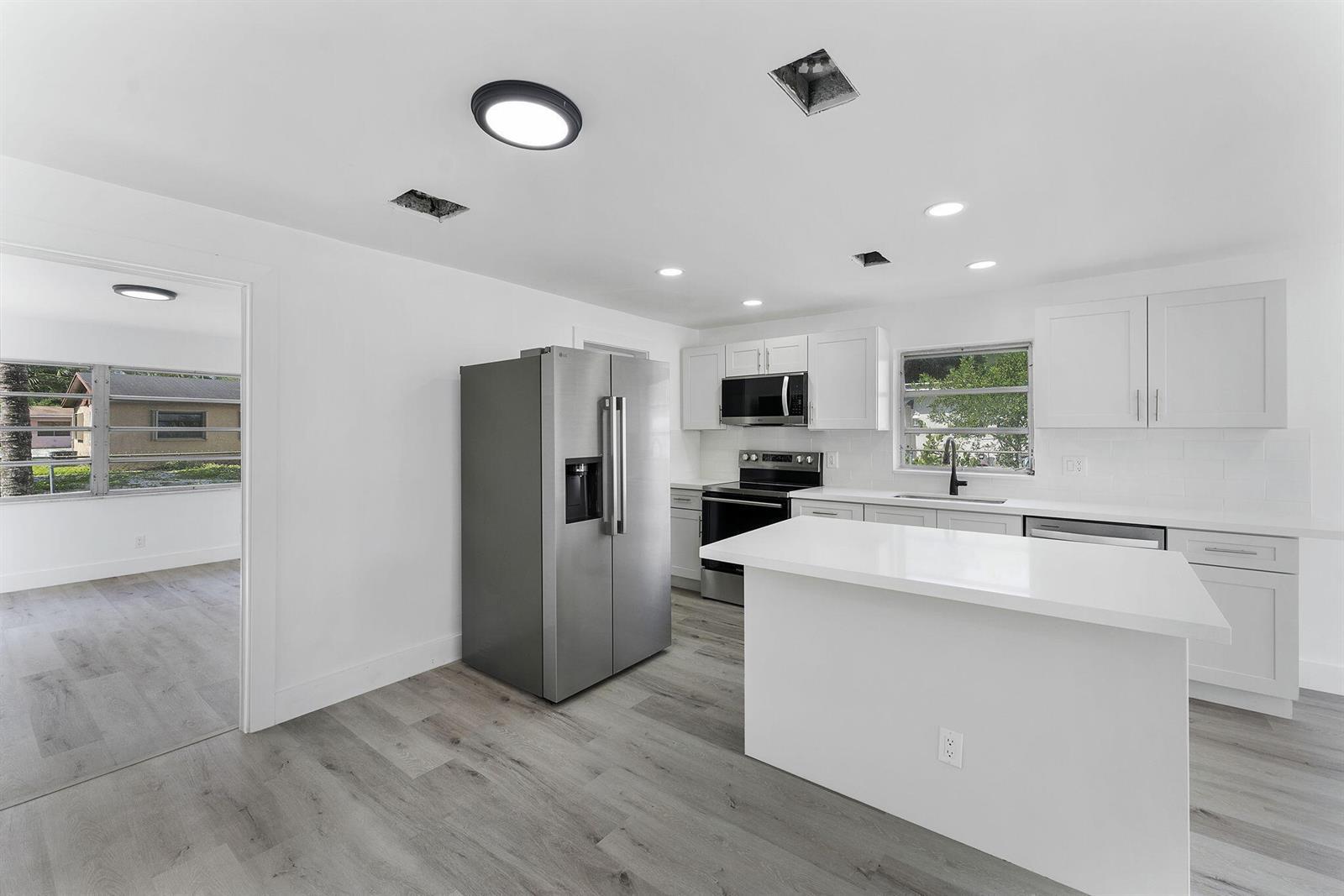 354 NW 4th Place, Deerfield Beach FL 33441 photo 2