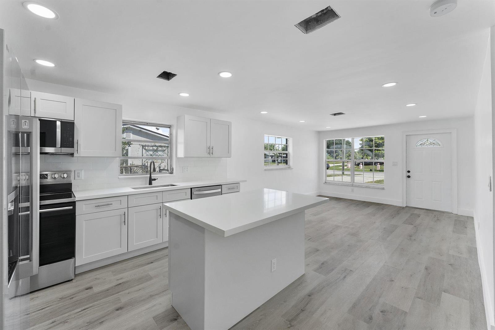 354 NW 4th Place, Deerfield Beach FL 33441 photo 3