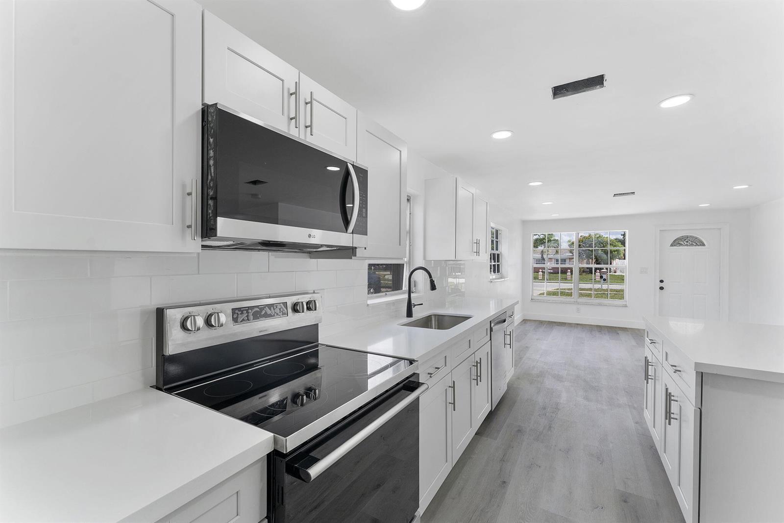 354 NW 4th Place, Deerfield Beach FL 33441 photo 4