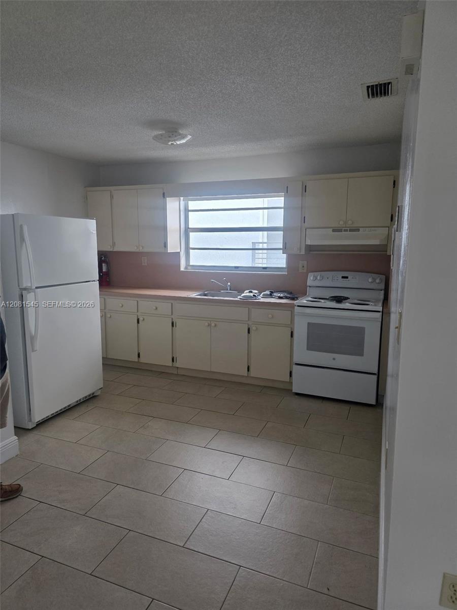 1575 NW 1st St # 3, Miami FL 33125 photo 4