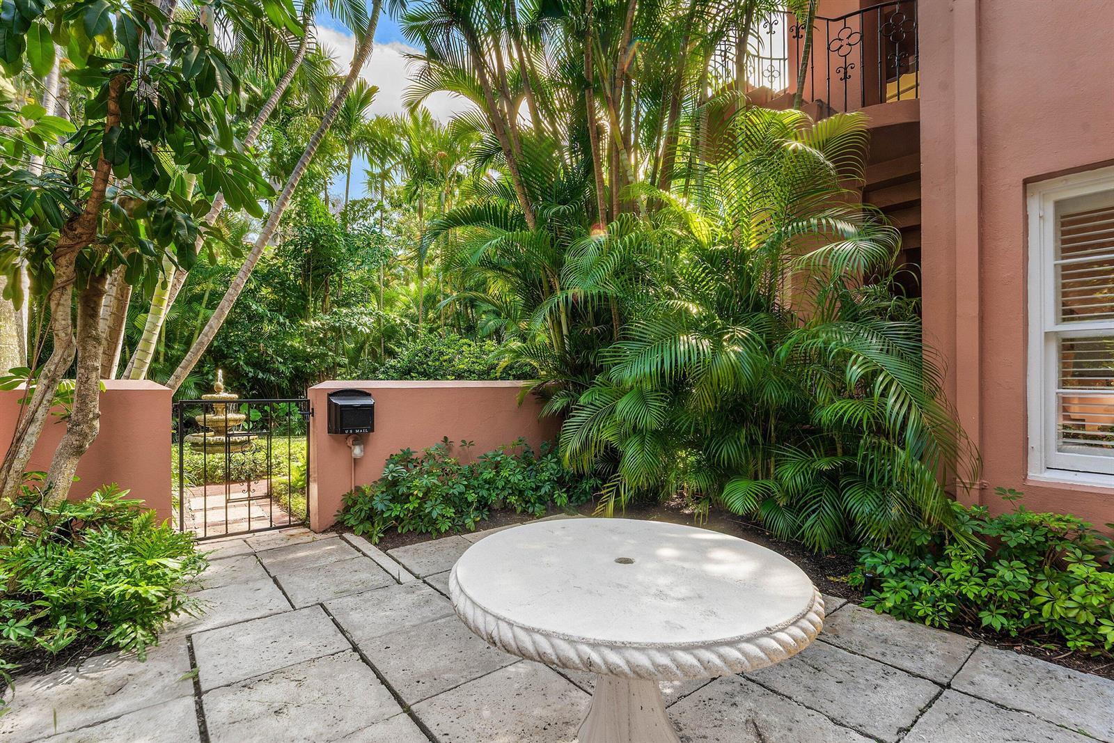 215 PHIPPS Plaza # 2, Palm Beach FL 33480 photo 4