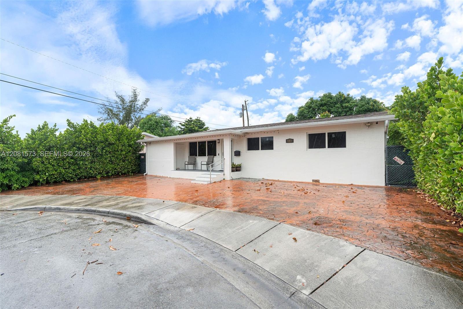 985 SE 2nd Pl, Hialeah FL 33010 photo 2