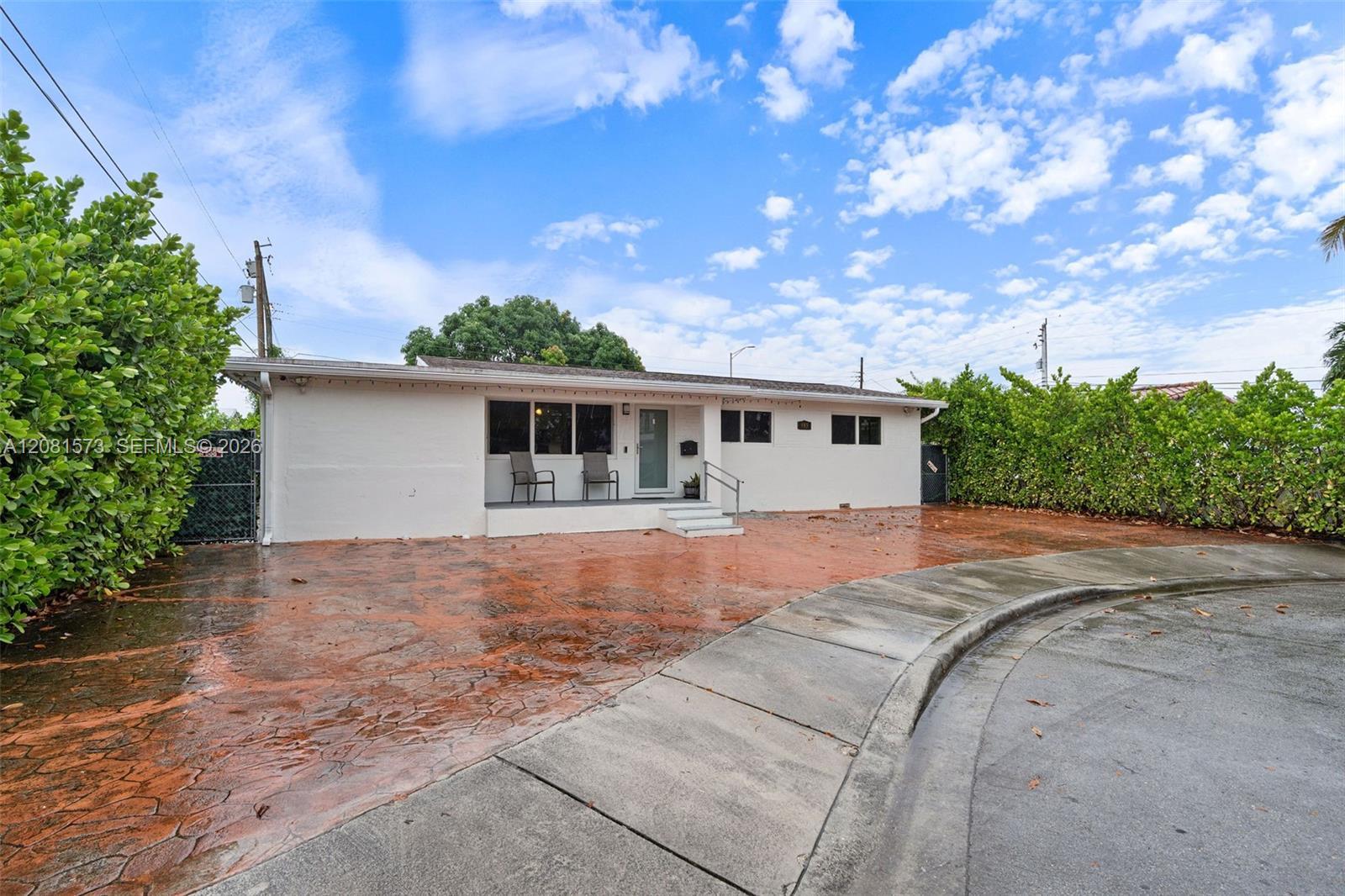 985 SE 2nd Pl, Hialeah FL 33010 photo 3