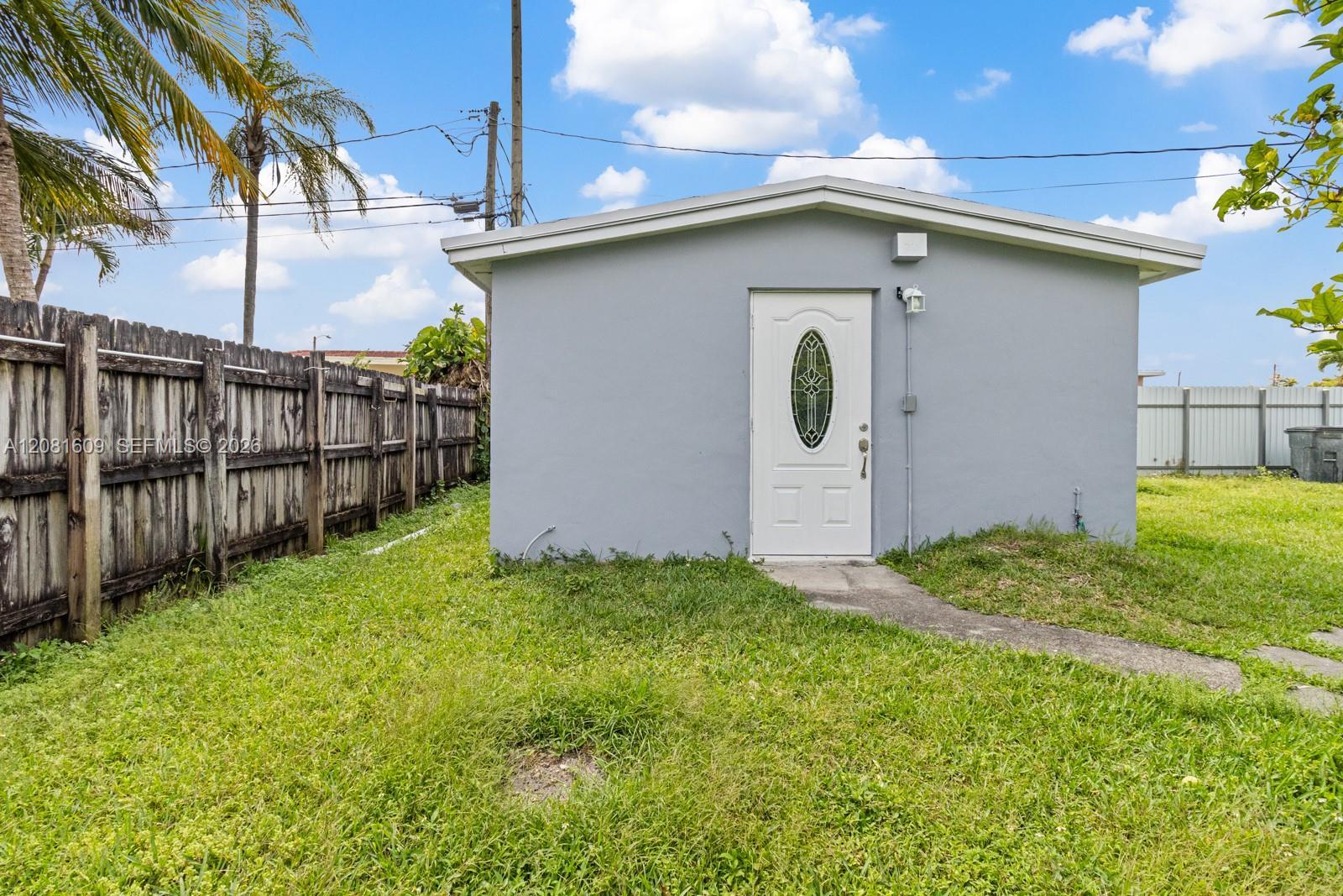 Miami, FL 33165 photo 2