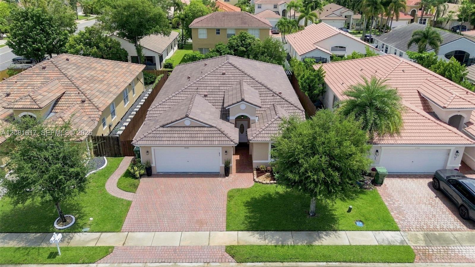 1521 SW 194th Ter, Pembroke Pines FL 33029 photo 2