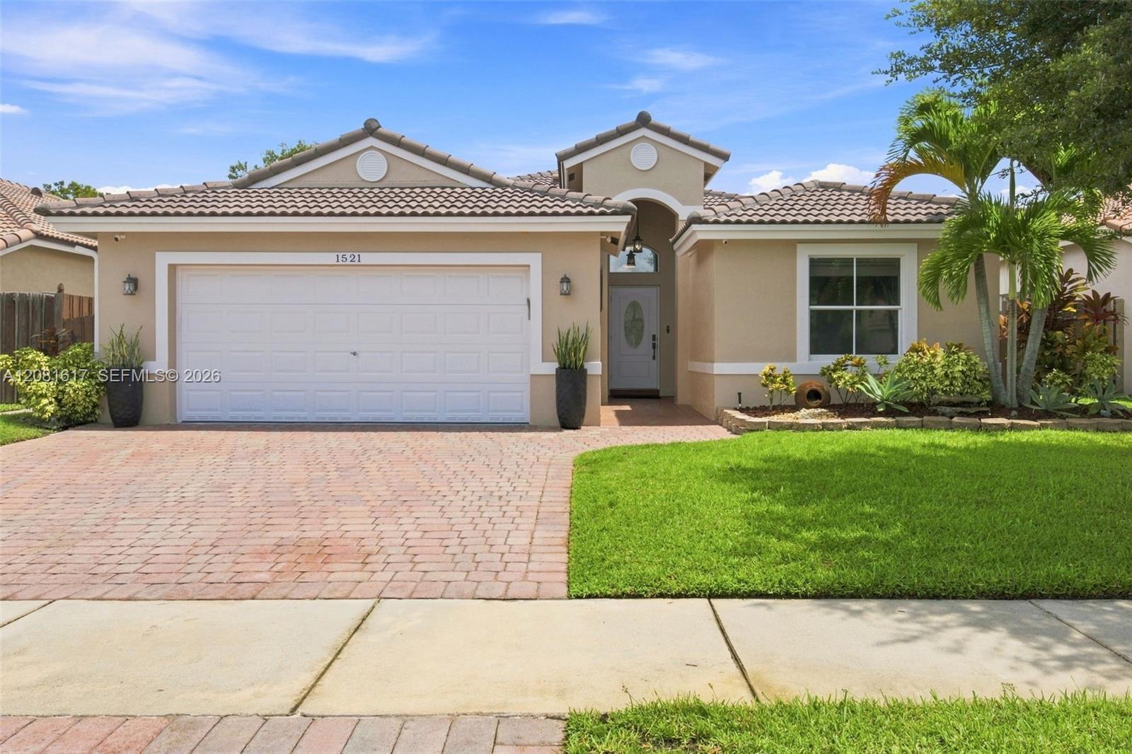 1521 SW 194th Ter, Pembroke Pines FL 33029 photo 3