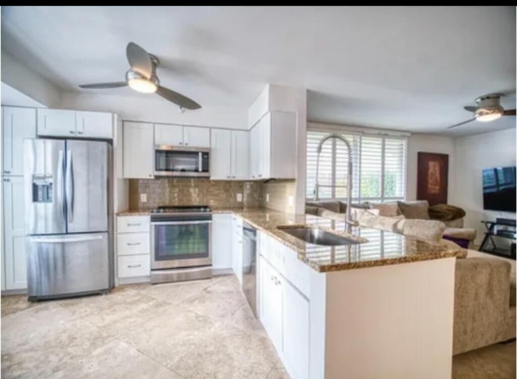 123 Yacht Club Way, Hypoluxo FL 33462 photo 2