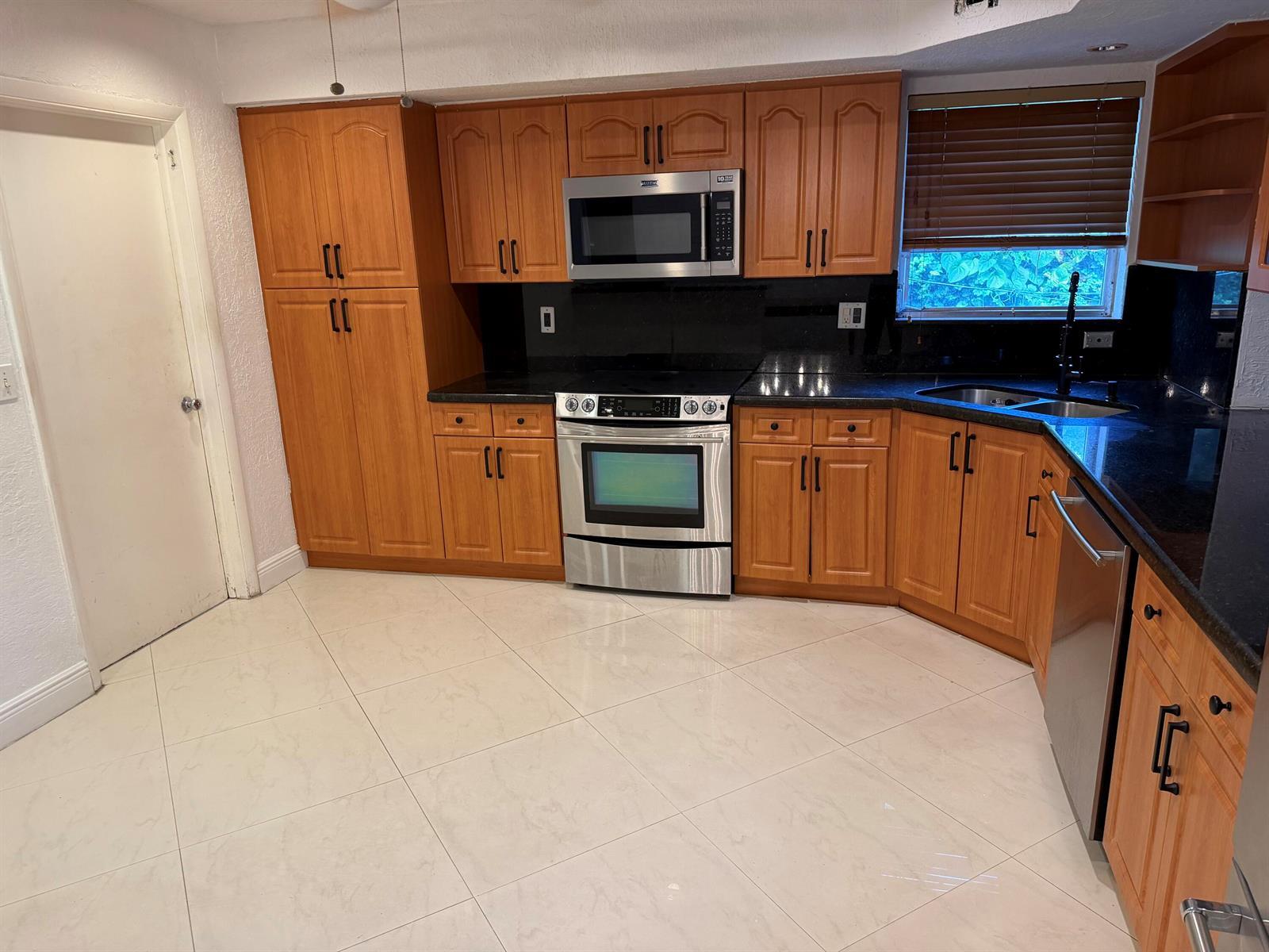 5501 MONROE Street, Hollywood FL 33021 photo 5