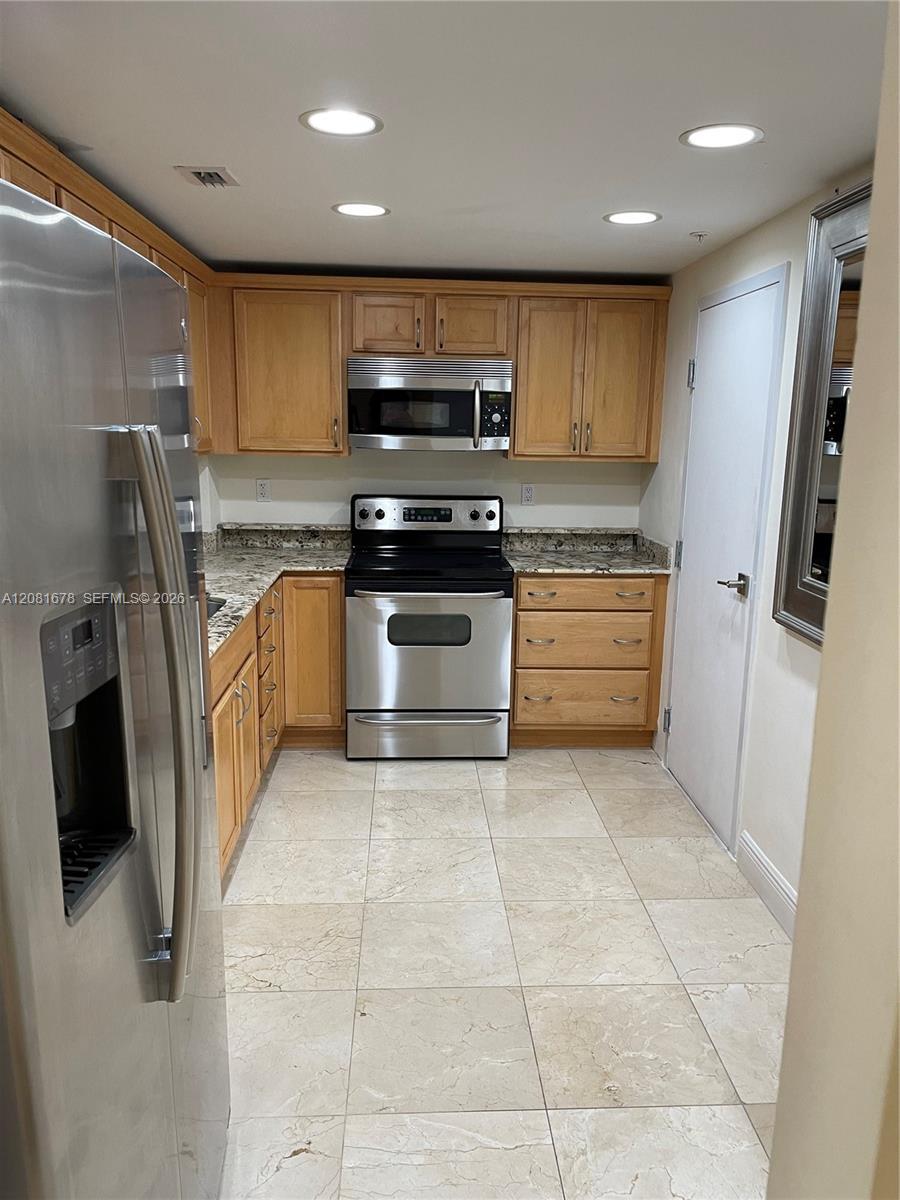 90 Edgewater Dr # 121, Coral Gables FL 33133 photo 4