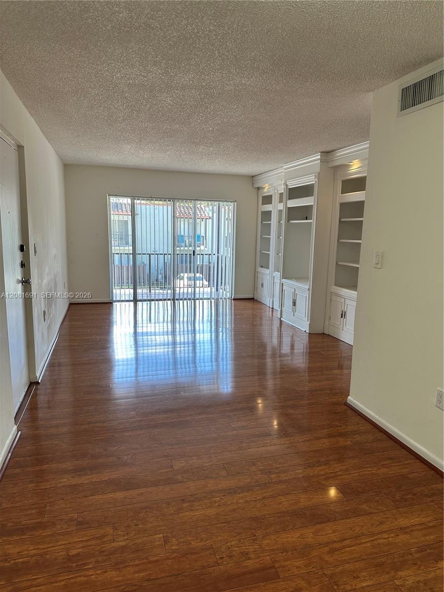 10818 N Kendall Dr # R28, Miami FL 33176 photo 2