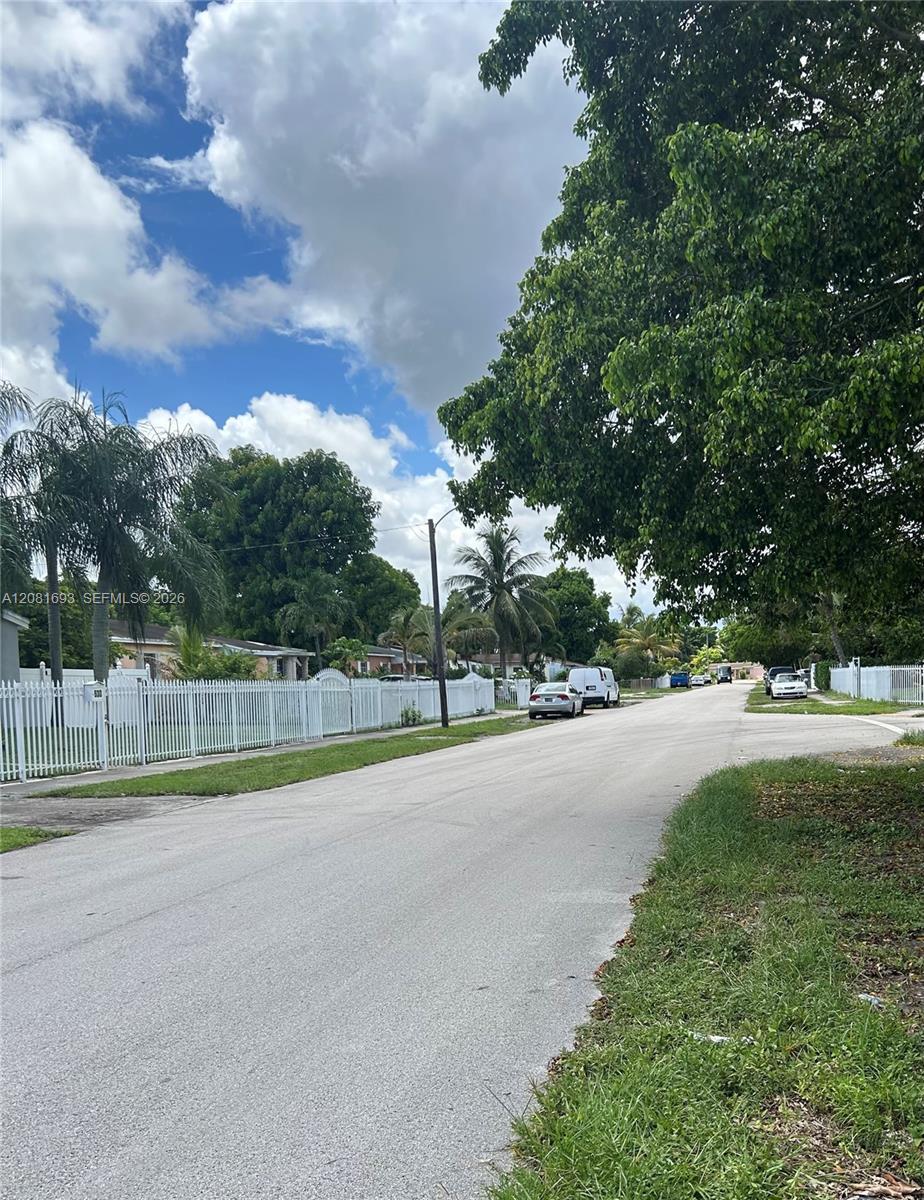 Miami Gardens, FL 33169 photo 2