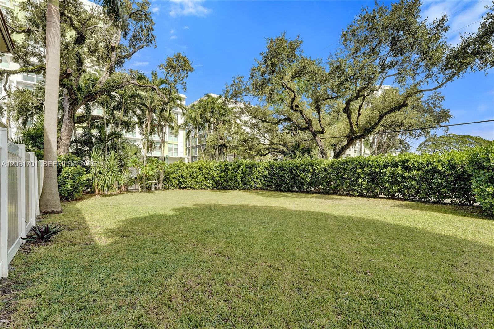 436 SW 4th Ave, Fort Lauderdale FL 33315 photo 2
