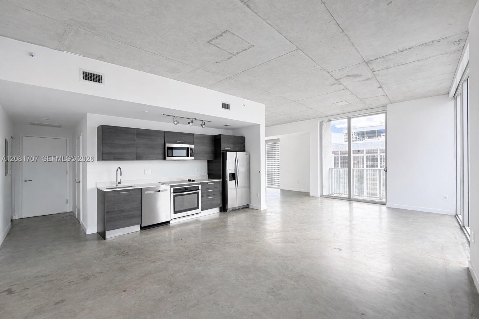 151 SE 1st St # 3001, Miami FL 33131 photo 2