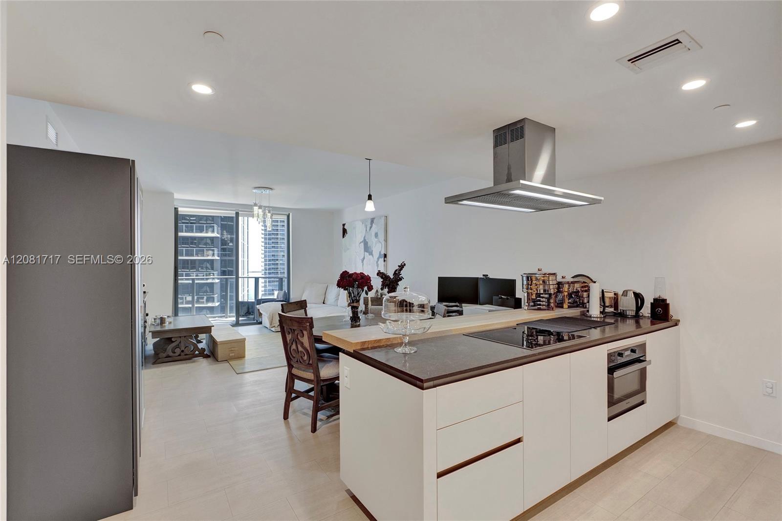 1000 Brickell Plz # 3105, Miami FL 33131 photo 2