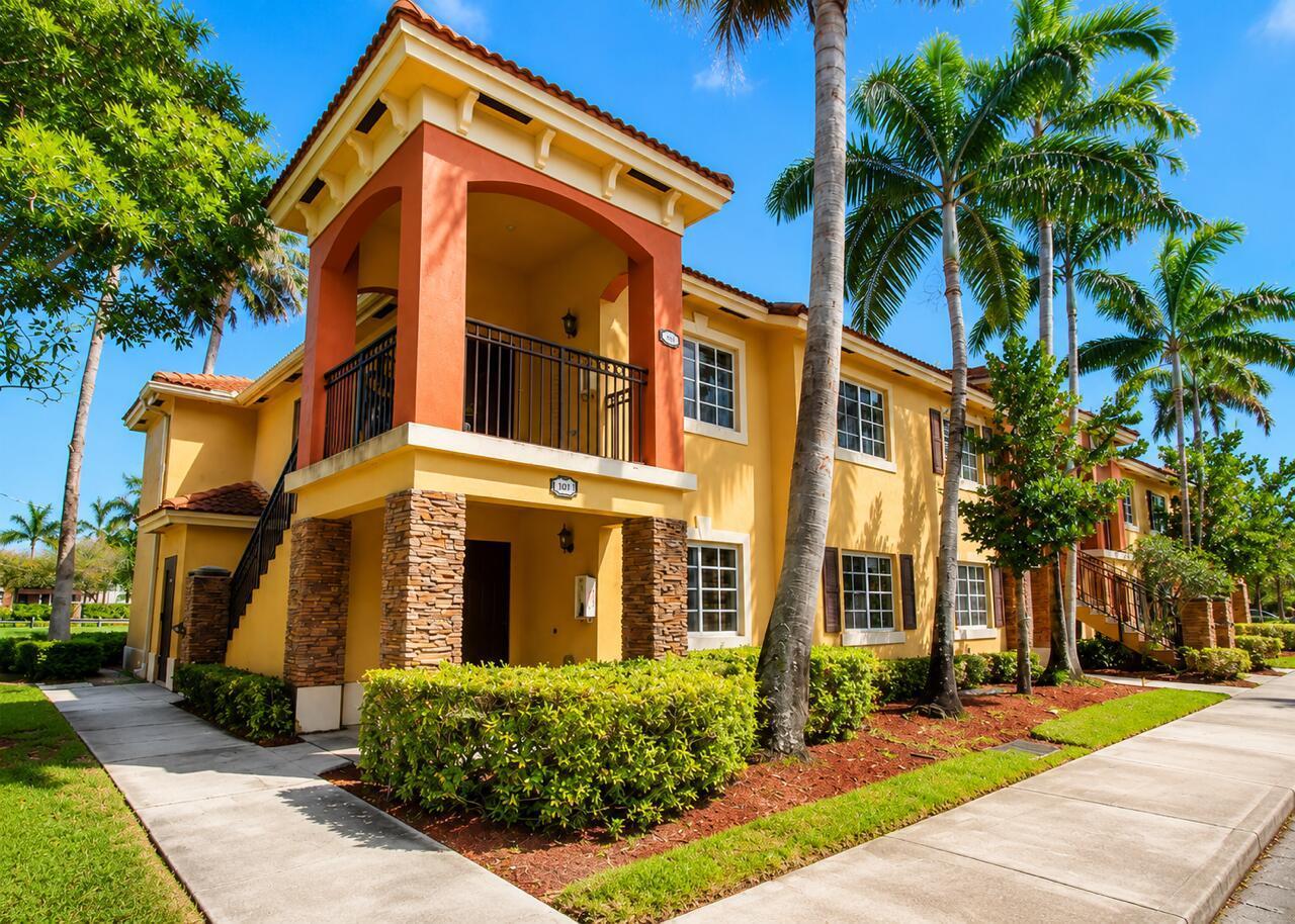 925 NE 34 Avenue # 103, Homestead FL 33033
