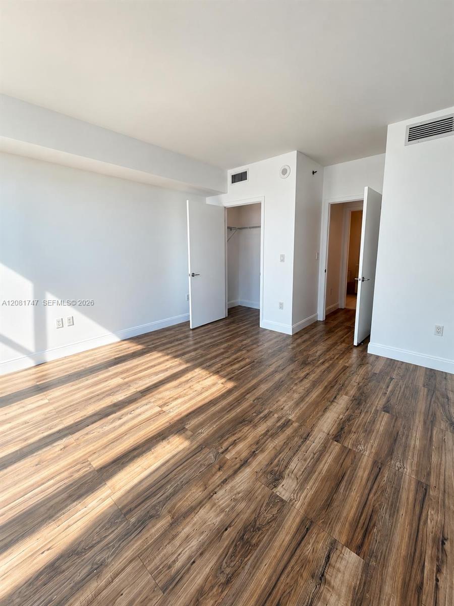 500 Brickell Ave # 2504, Miami FL 33131 photo 5