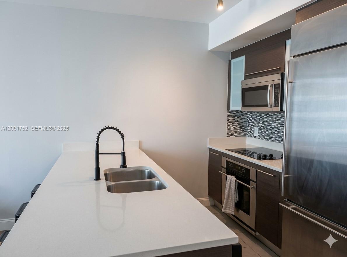 500 Brickell Ave # 1806, Miami FL 33131 photo 2