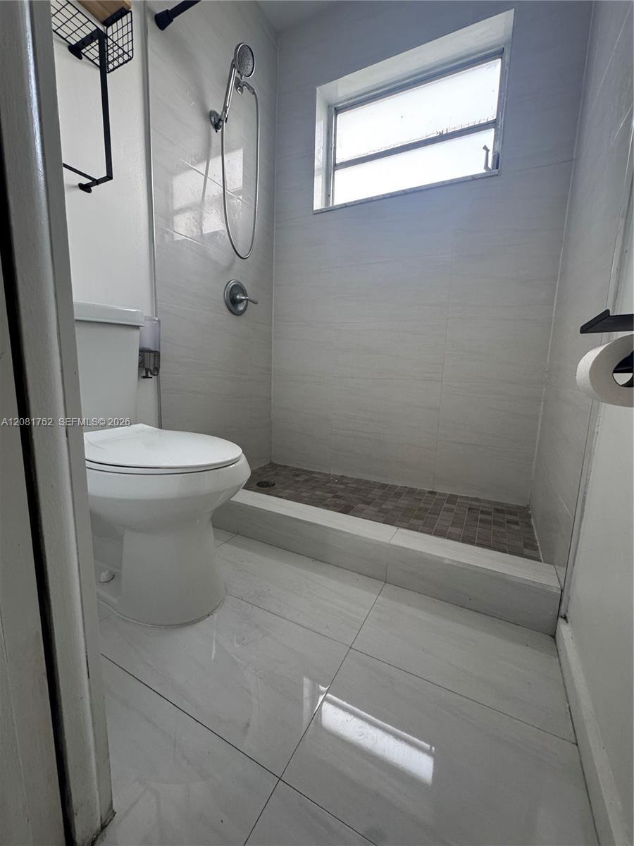 1975 NE 135th St # 3E, North Miami FL 33181 photo 4