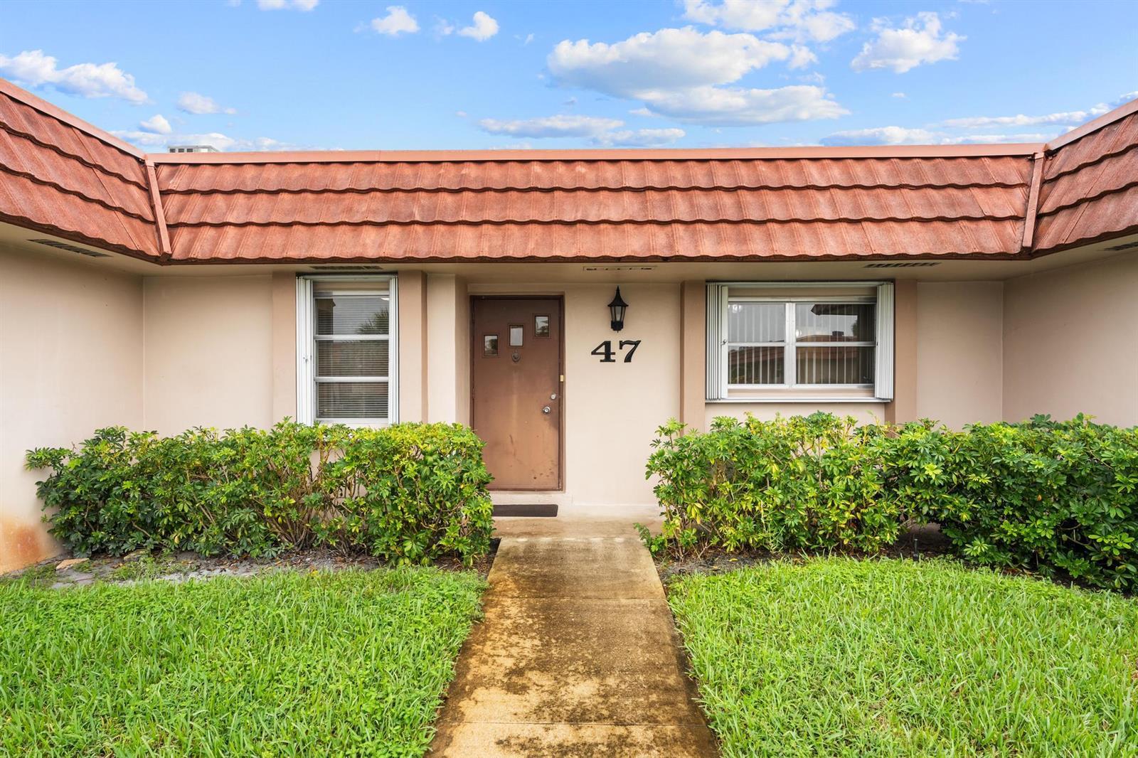 5725 FERNLEY Drive E # 47, West Palm Beach FL 33415 photo 2