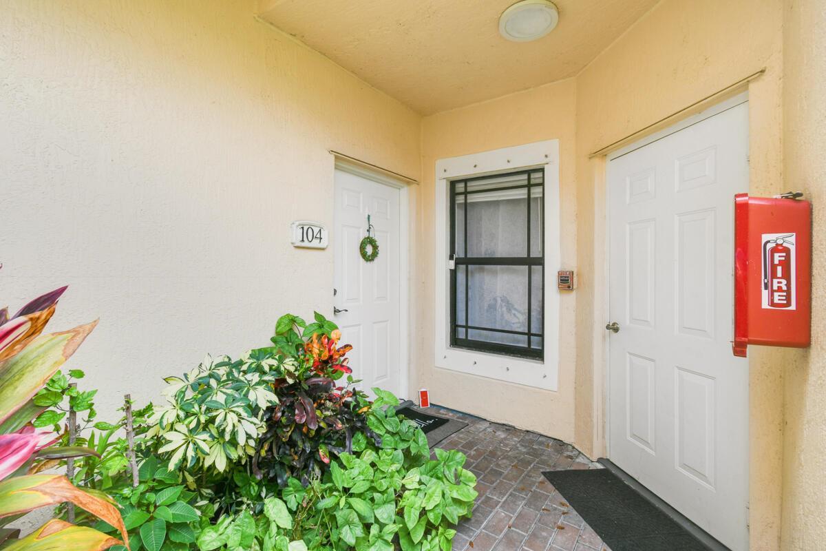 2916 TUSCANY Court # 104, Palm Beach Gardens FL 33410 photo 2