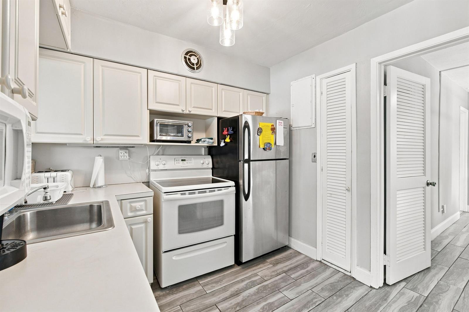 1960 NE 1ST Street # B4, Deerfield Beach FL 33441 photo 5