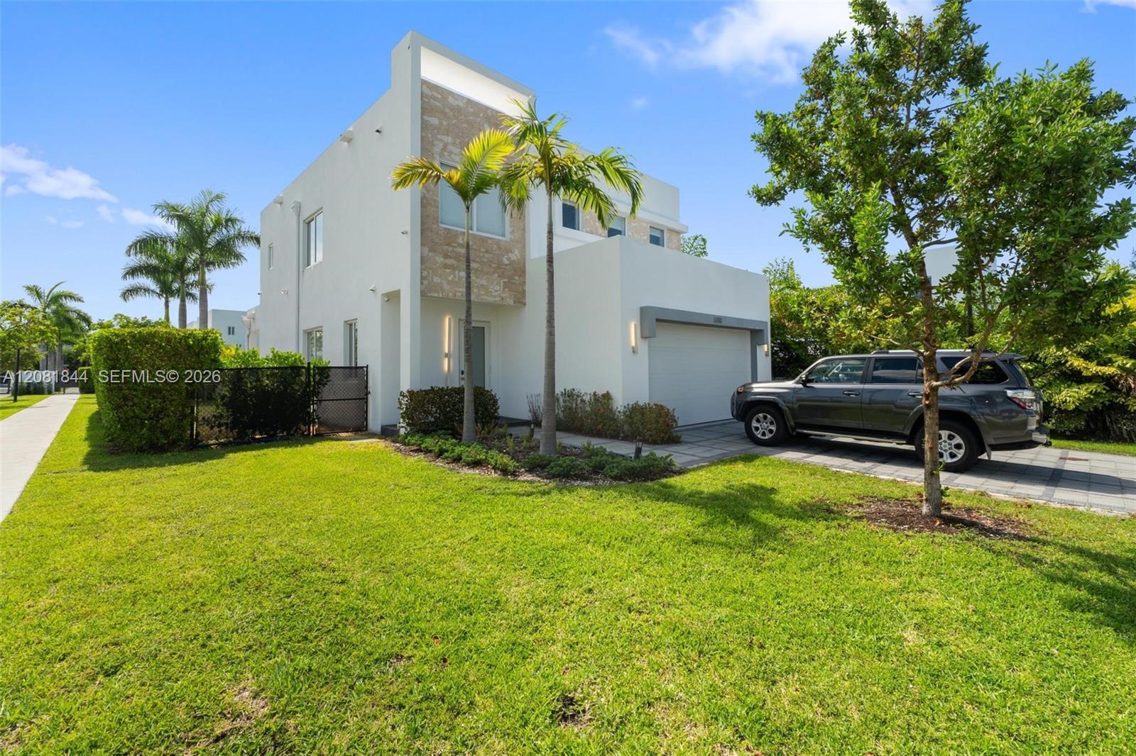 6810 NW 103rd Pl, Doral FL 33178