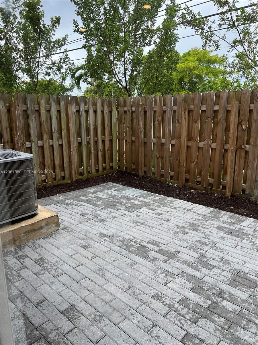 20578 NE 2nd Ct, Miami FL 33179 photo 4