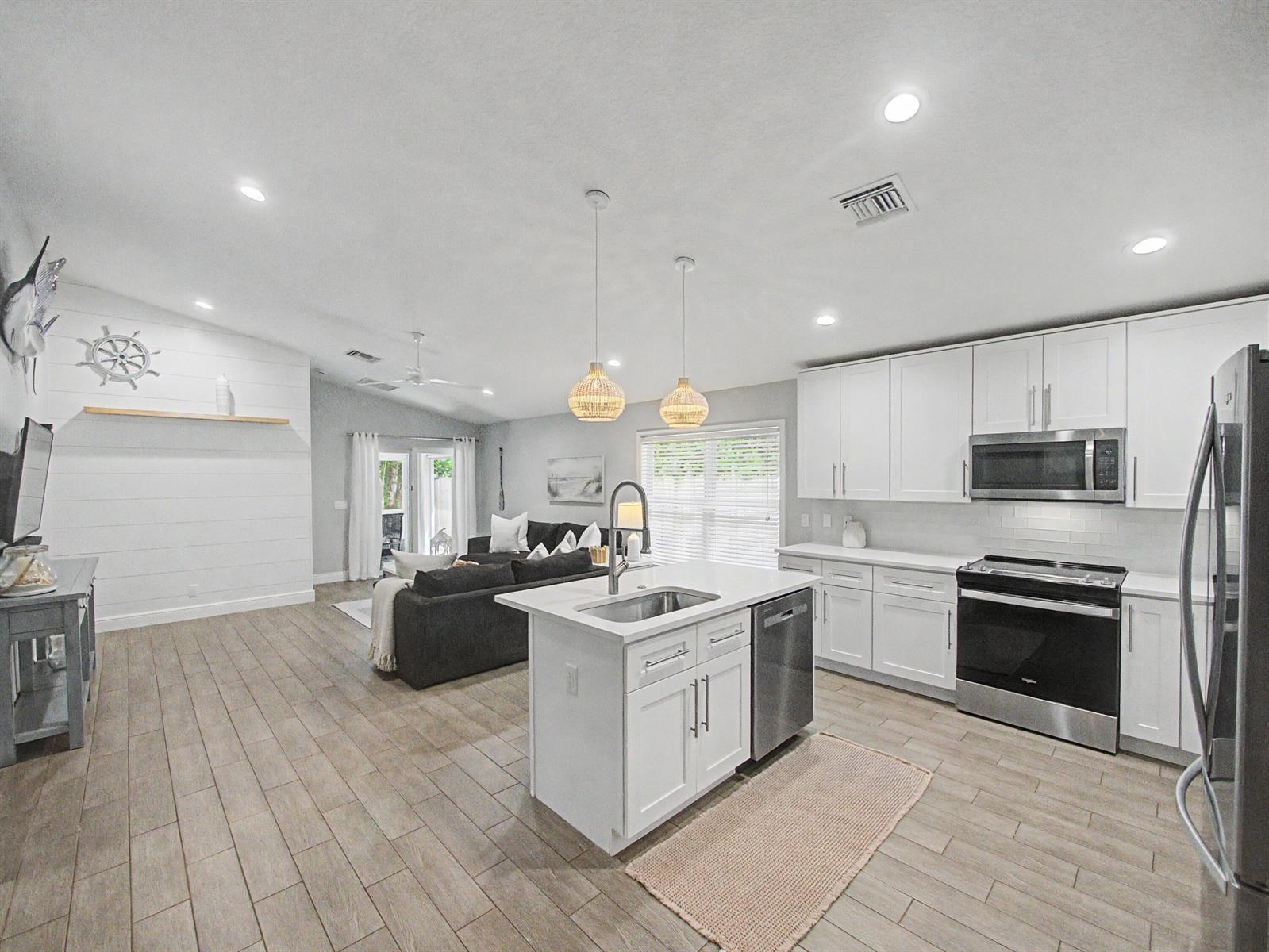 17700 Cornelia Avenue, Jupiter FL 33458 photo 4