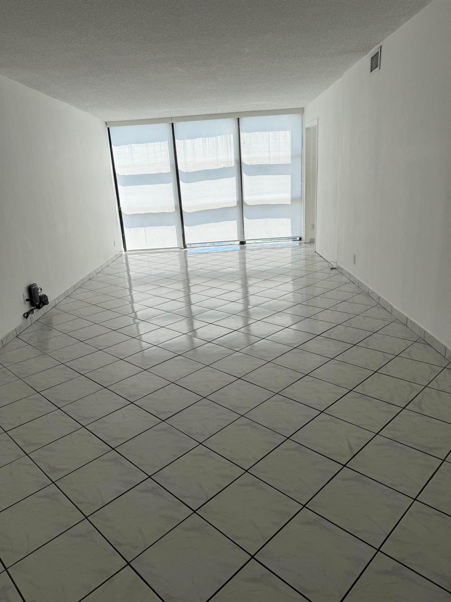 1000 PARKVIEW Drive # 424, Hallandale Beach FL 33009 photo 2