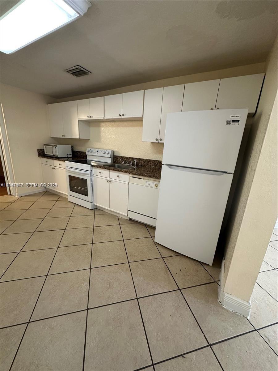 4041 SW 50th St, Dania Beach FL 33314 photo 5