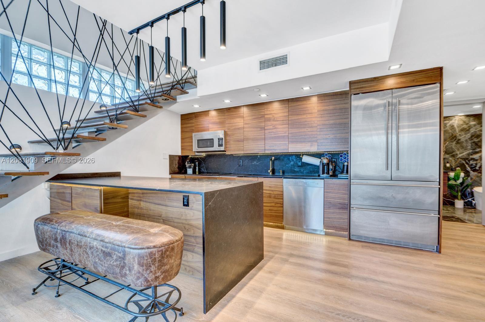 92 SW 3rd St # 901, Miami FL 33130 photo 4