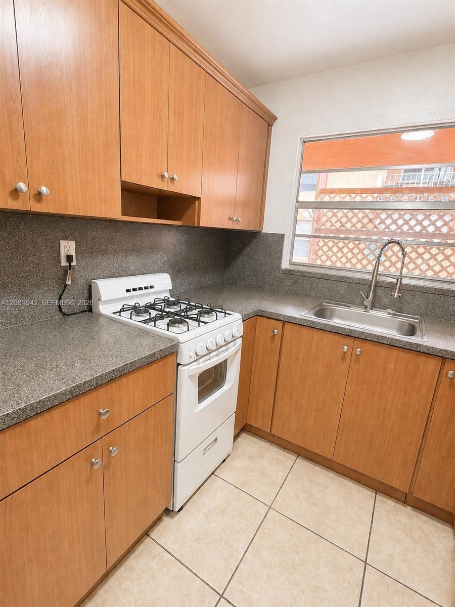6850 W 14th Ct # B17, Hialeah FL 33014 photo 2