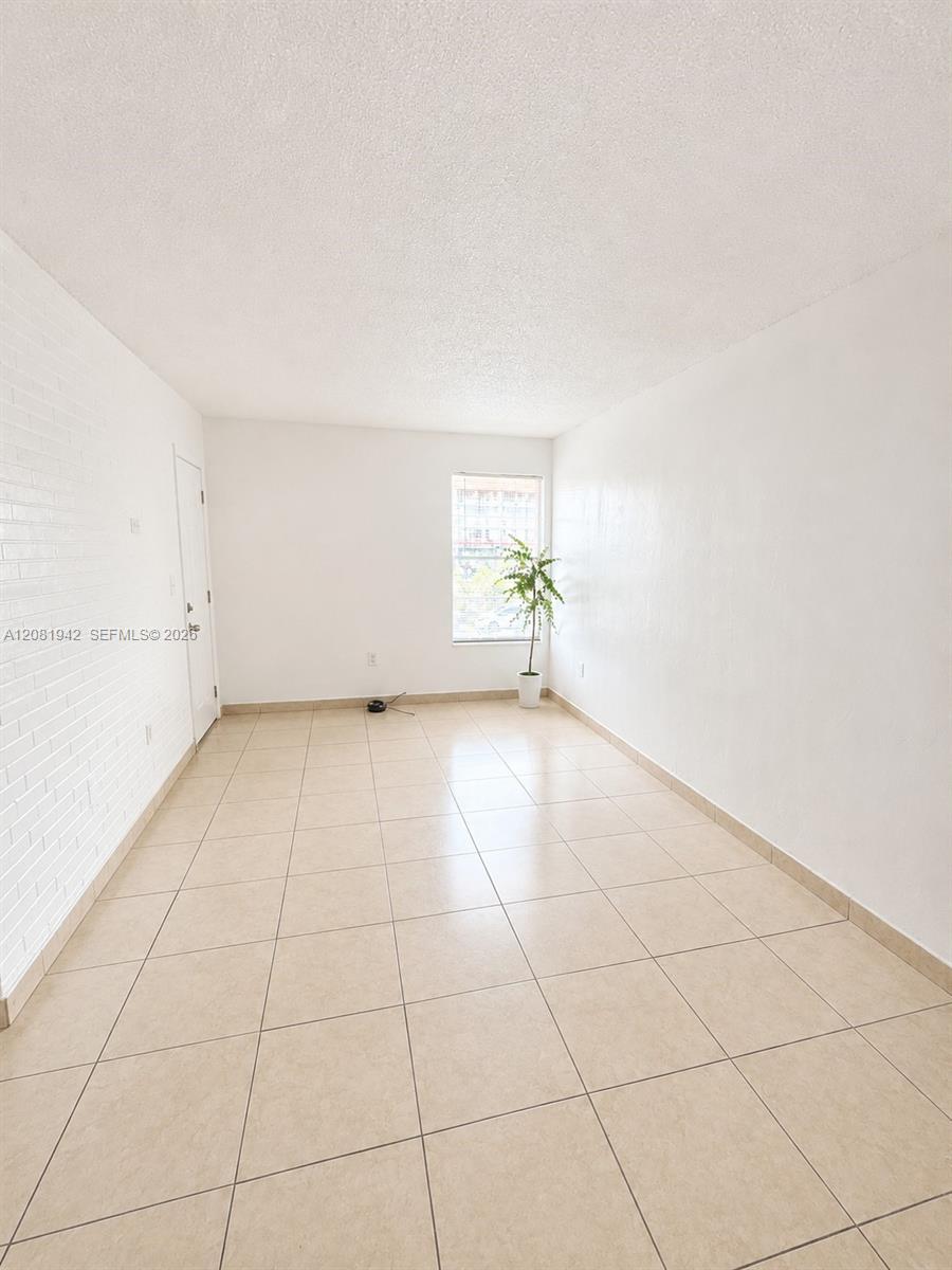 6850 W 14th Ct # B17, Hialeah FL 33014 photo 3