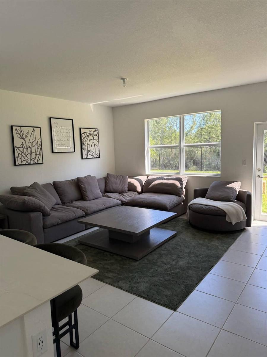 2402 SE 30th Street, Homestead FL 33033 photo 2