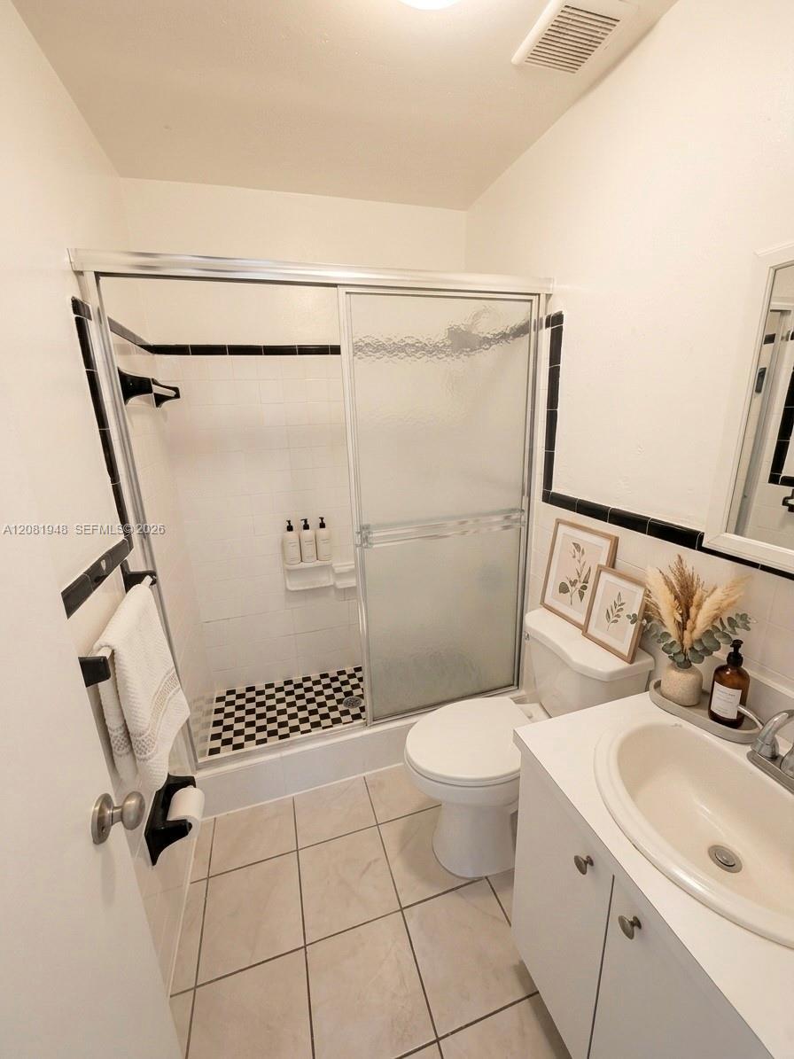 2725 W Okeechobee Rd # 5, Hialeah FL 33010 photo 4