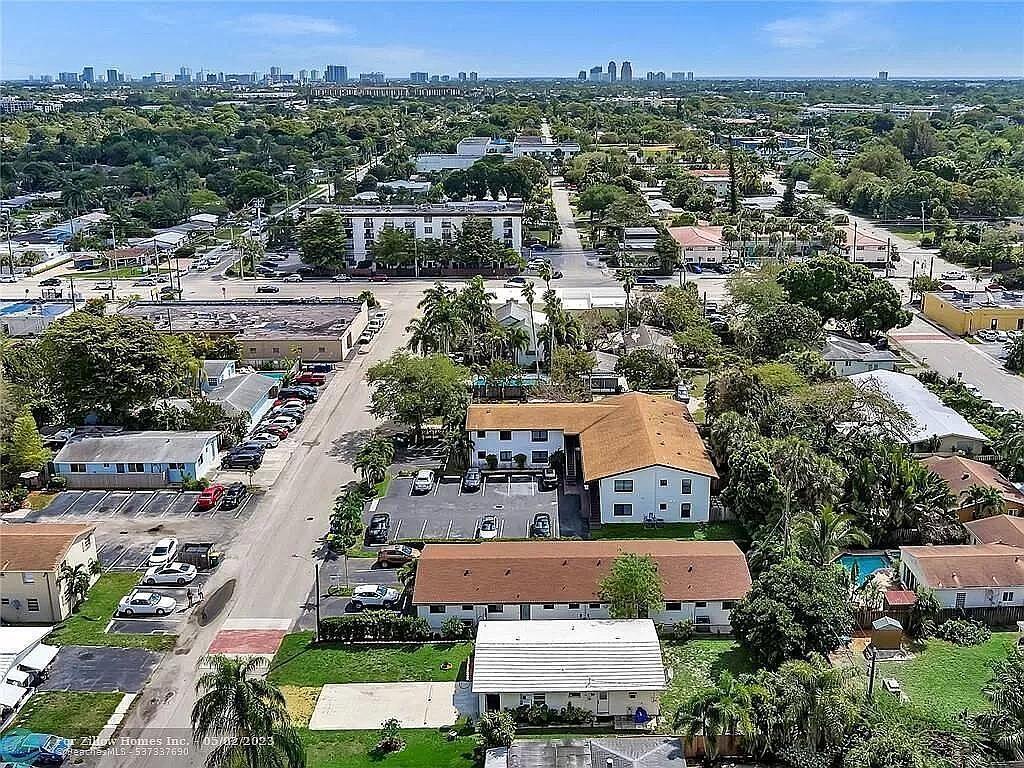 216 NW 25TH Street, Wilton Manors FL 33311 photo 2