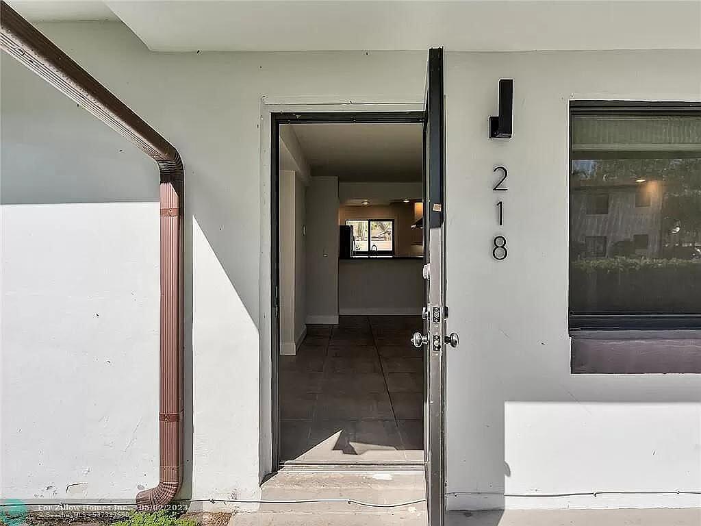 216 NW 25TH Street, Wilton Manors FL 33311 photo 5