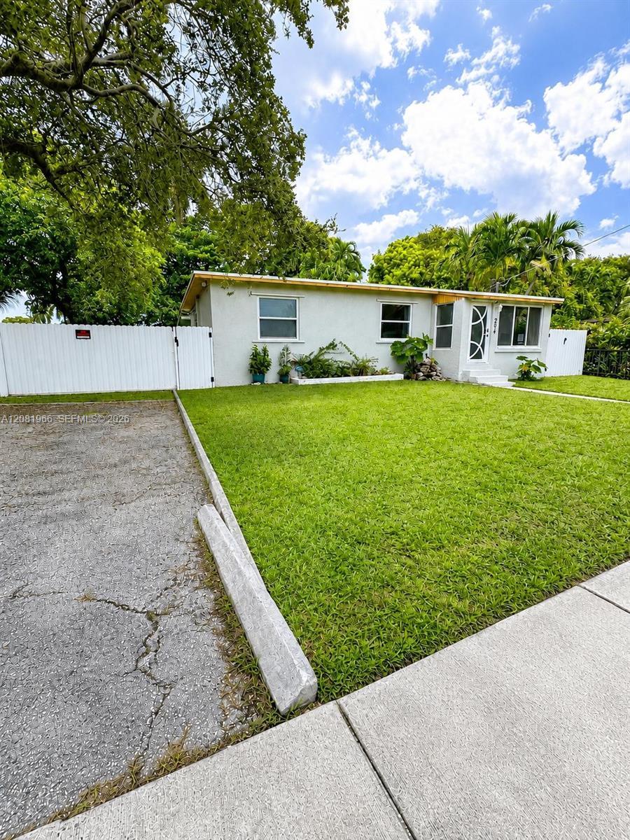 204 SW 7th Ave, Hallandale Beach FL 33009 photo 3