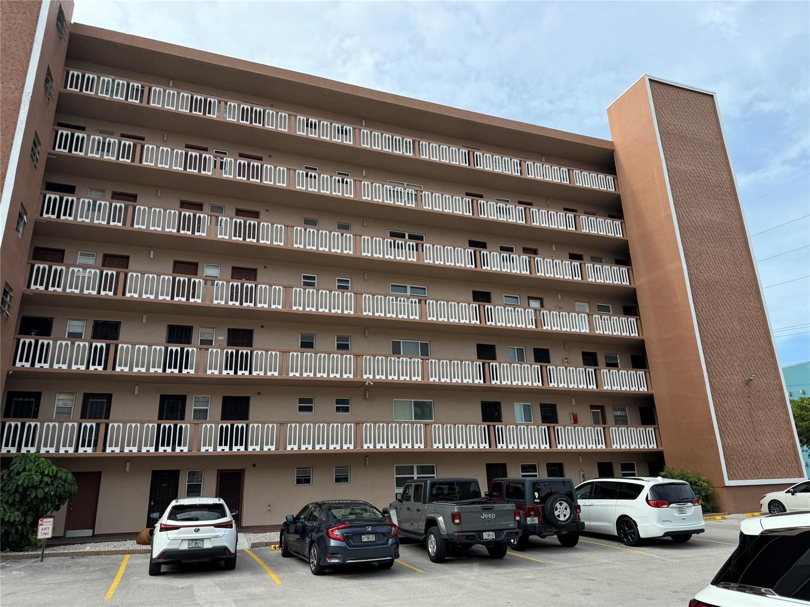 301 NE 14TH Avenue # 708, Hallandale Beach FL 33009