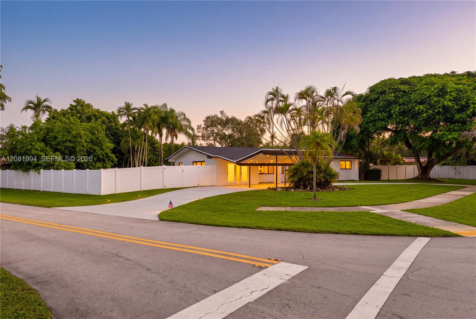 8201 SW 151st St, Palmetto Bay FL 33158 photo 2