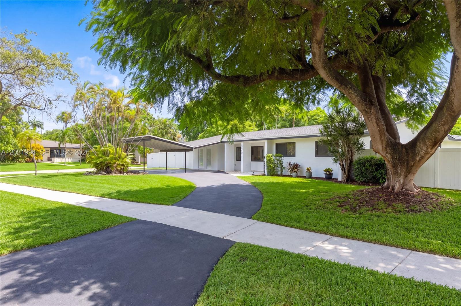 8201 SW 151st St, Palmetto Bay FL 33158