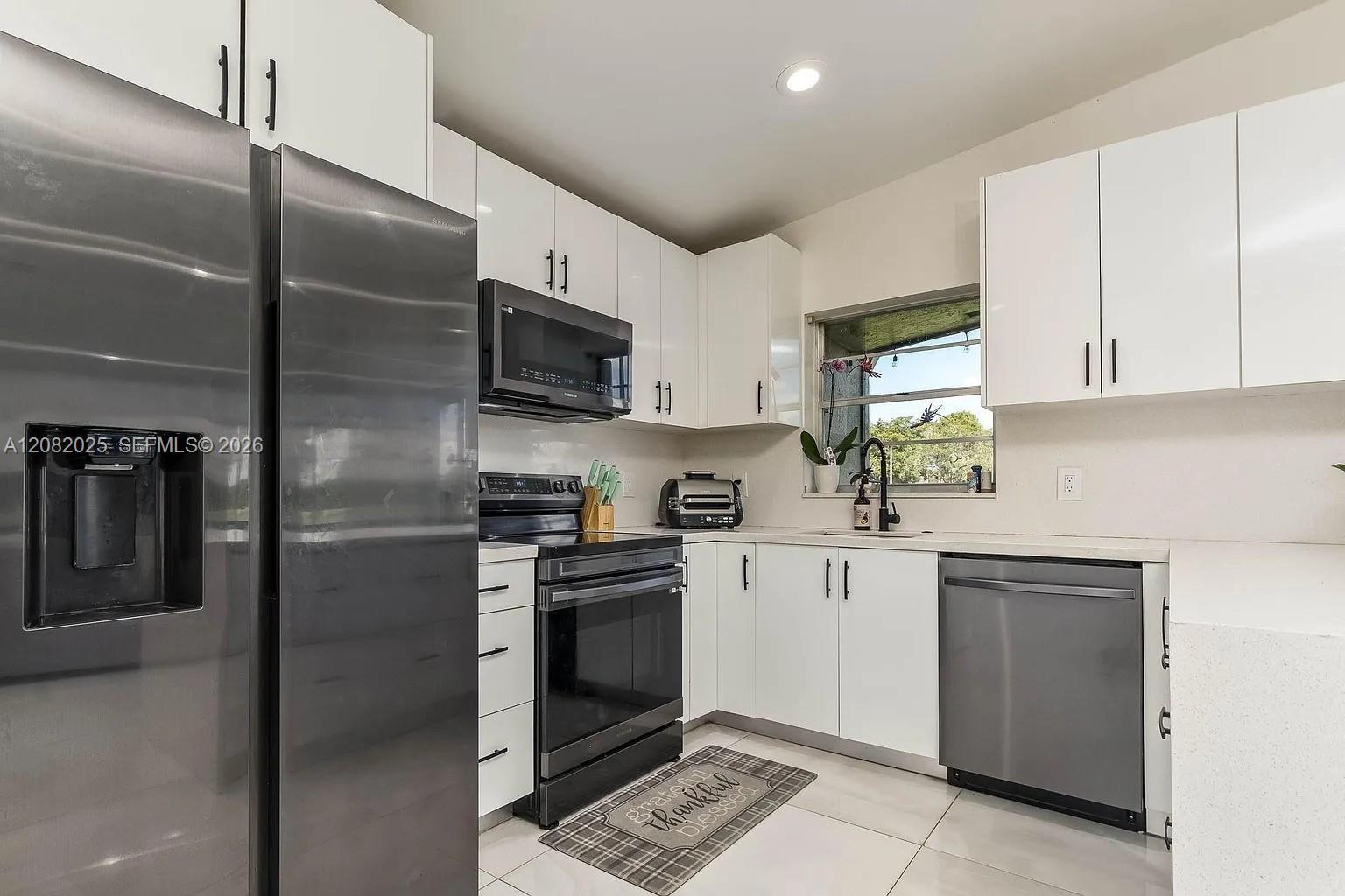 518 Woodgate Cir, Sunrise FL 33326 photo 4