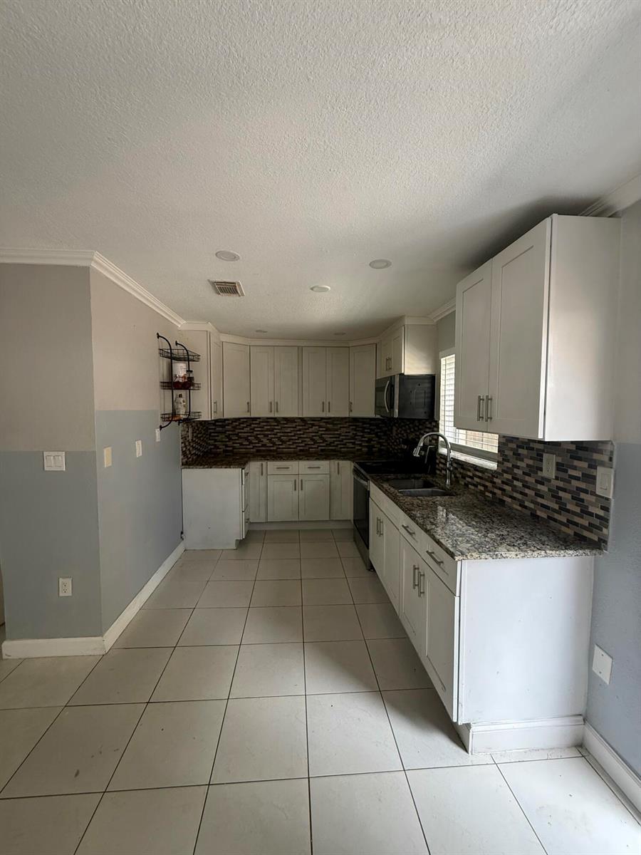 19802 NW 33rd Court, Miami Gardens FL 33056 photo 3