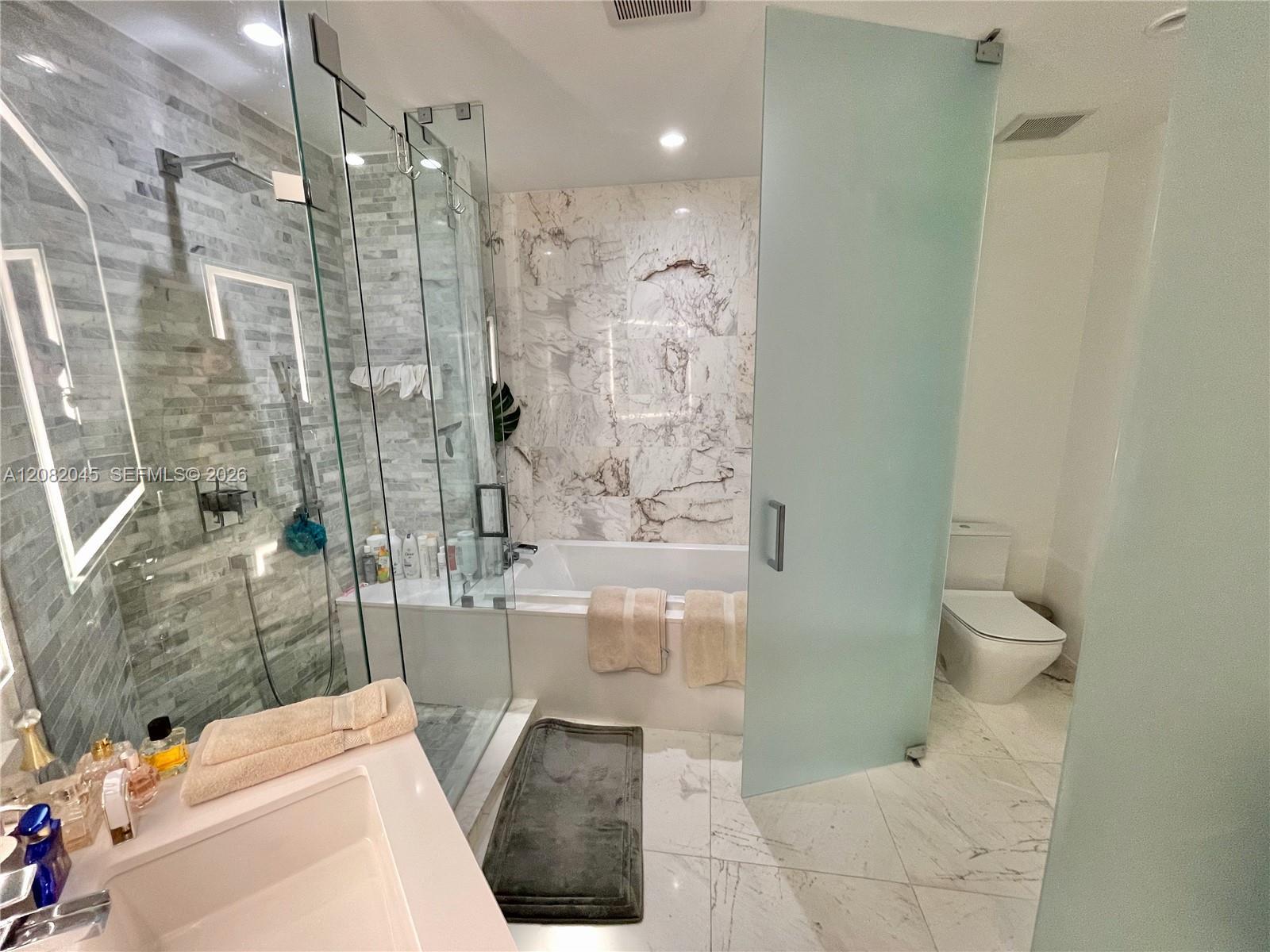 851 NE 1st Ave # 2605, Miami FL 33132 photo 2