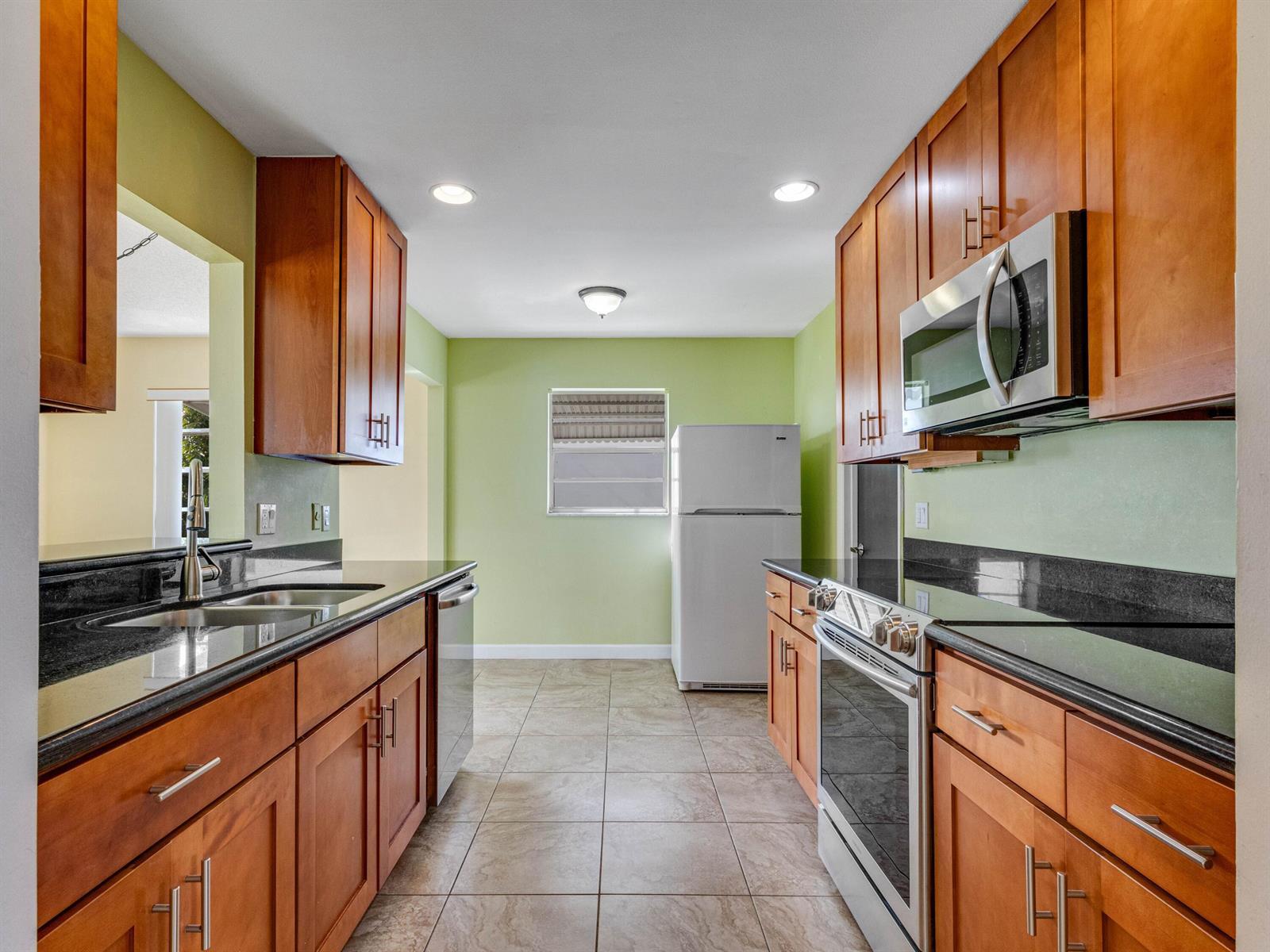 2016 SW Golf Lane SW, Boynton Beach FL 33426 photo 2