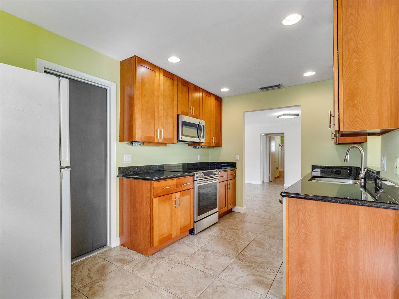 2016 SW Golf Lane SW, Boynton Beach FL 33426 photo 3