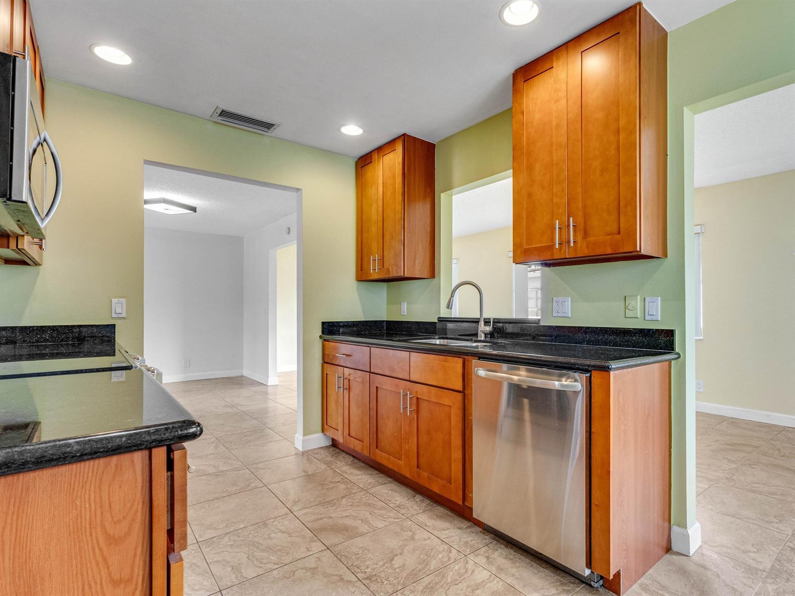 2016 SW Golf Lane SW, Boynton Beach FL 33426 photo 4